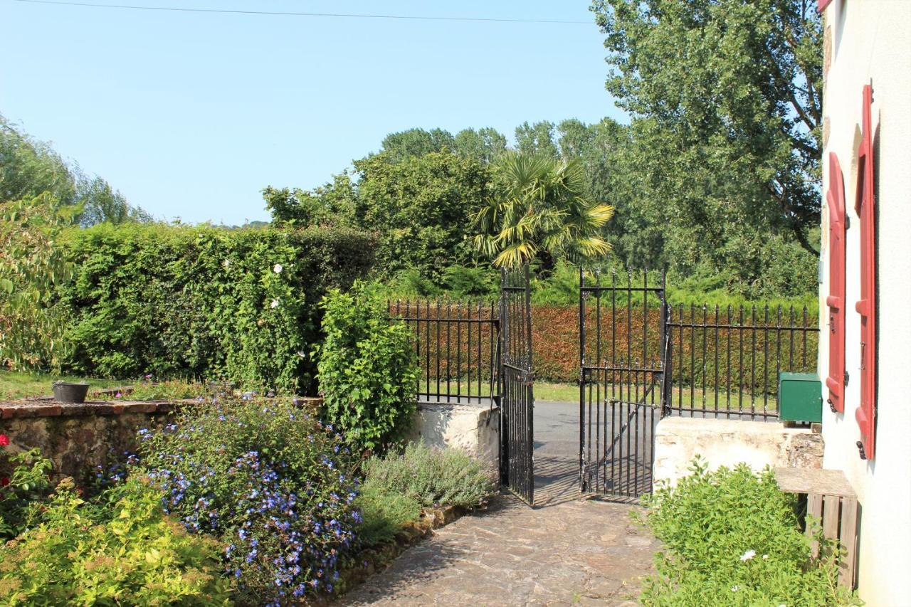 La Maison Du Passeur Availles-Limouzine Bagian luar foto