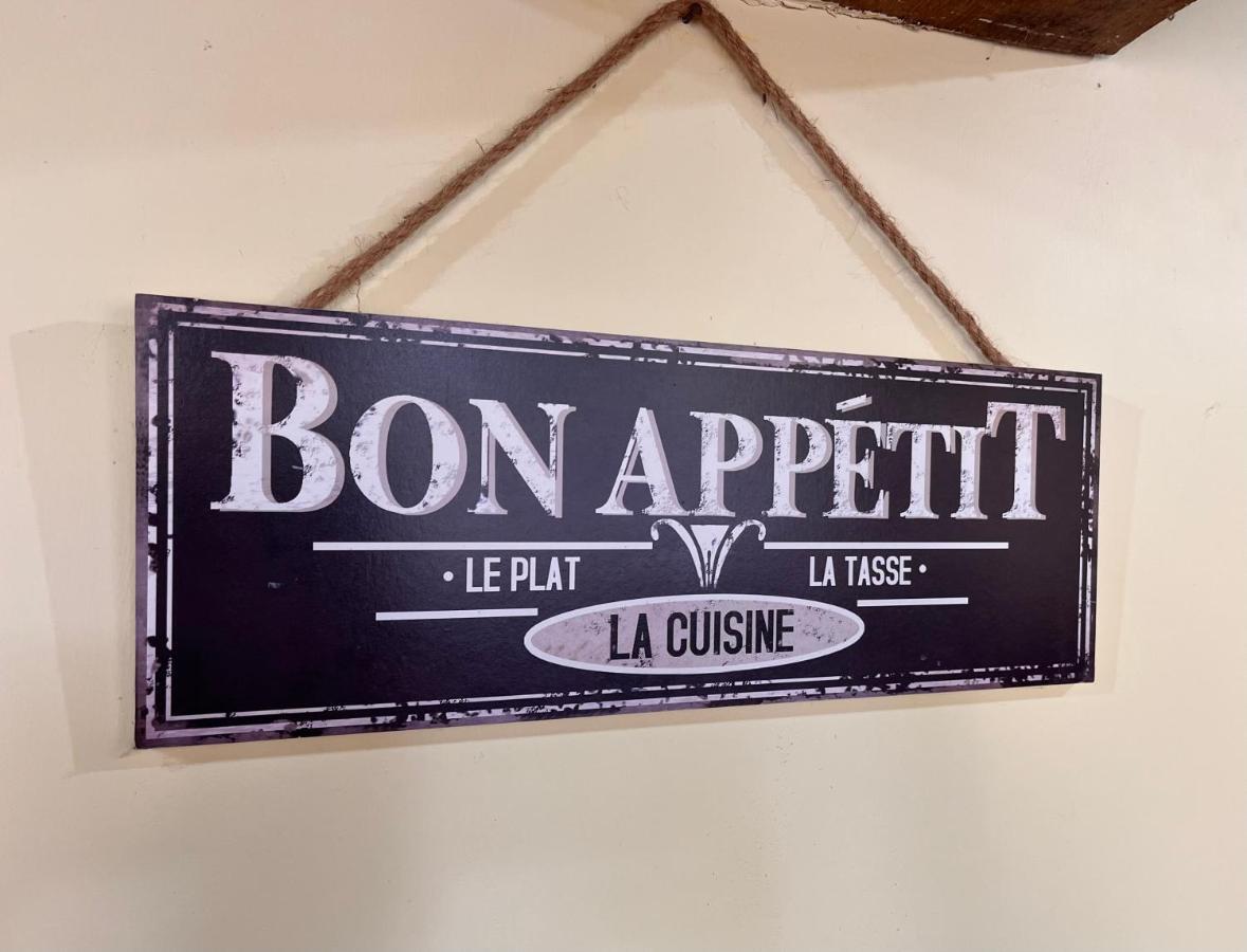 La Maison Du Passeur Availles-Limouzine Bagian luar foto