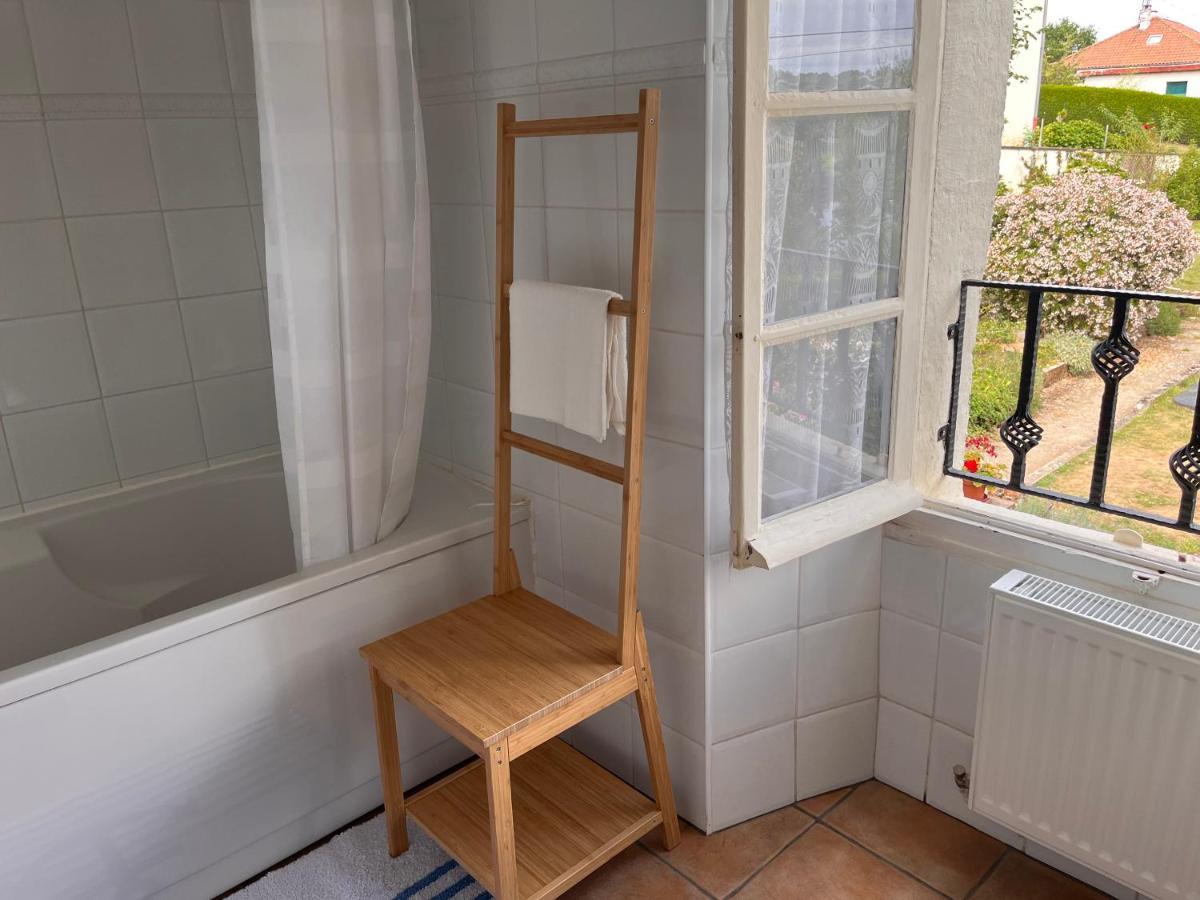 La Maison Du Passeur Availles-Limouzine Bagian luar foto
